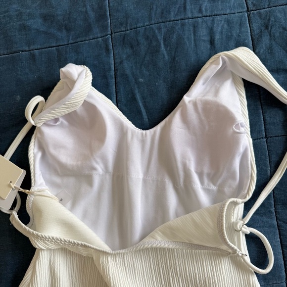 Commence White  One Piece Swimsuit Size Medium - Picture 6 of 9